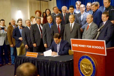 Arizona Educators end protest officially, after Gov Ducey signed education bills