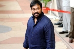 Chiranjeevi news, Chiranjeevi news, chiranjeevi pays a surprise visit to ram charan s sets, Htc