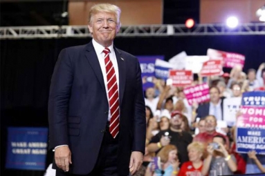 President’s Campaign Style Rally Downtown Phoenix : Supporters and protesters Scuffle