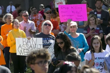 Arizona Teens Protesting Gun Violence Sign Up New Voters