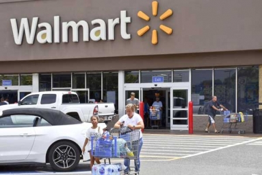 People Stock Up on Water, Ramen As Hurricane Threatens Hawaii