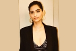 Sonam Kapoor updates, Sonam Kapoor new, sonam flaunts off her curves, Fashion icon