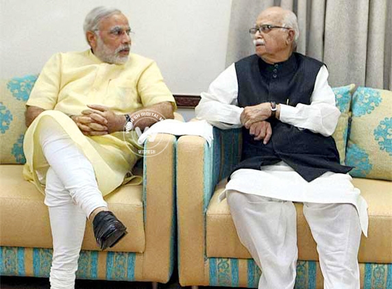 Advani and Modi together in Bhopal},{Advani and Modi together in Bhopal