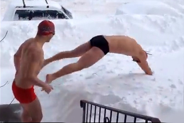 Men go &#039;snow swimming&#039; in Minnesota},{Men go &#039;snow swimming&#039; in Minnesota