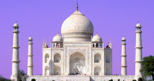 UFO spotted near Taj Mahal},{UFO spotted near Taj Mahal