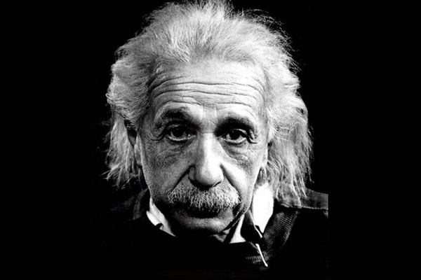 Albert Einstein},{Albert Einstein